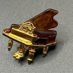 AVON Grand Piano Brooch Vintage Figural Gold Tone Tie Tac Lapel Hat Pin